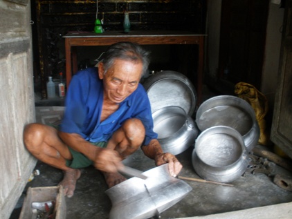 Nghệ nhân cuối cùng của làng đúc đồng Đức Lâm