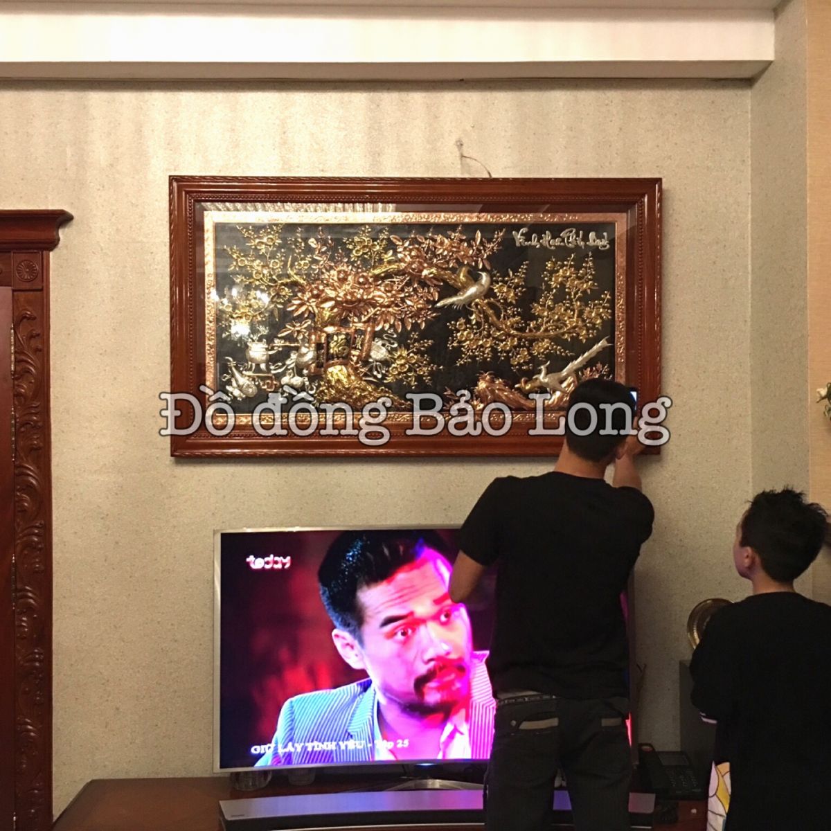 Lắp đặt hoàn thiện tranh Vinh hoa phú quý mạ vàng, mạ bạc
