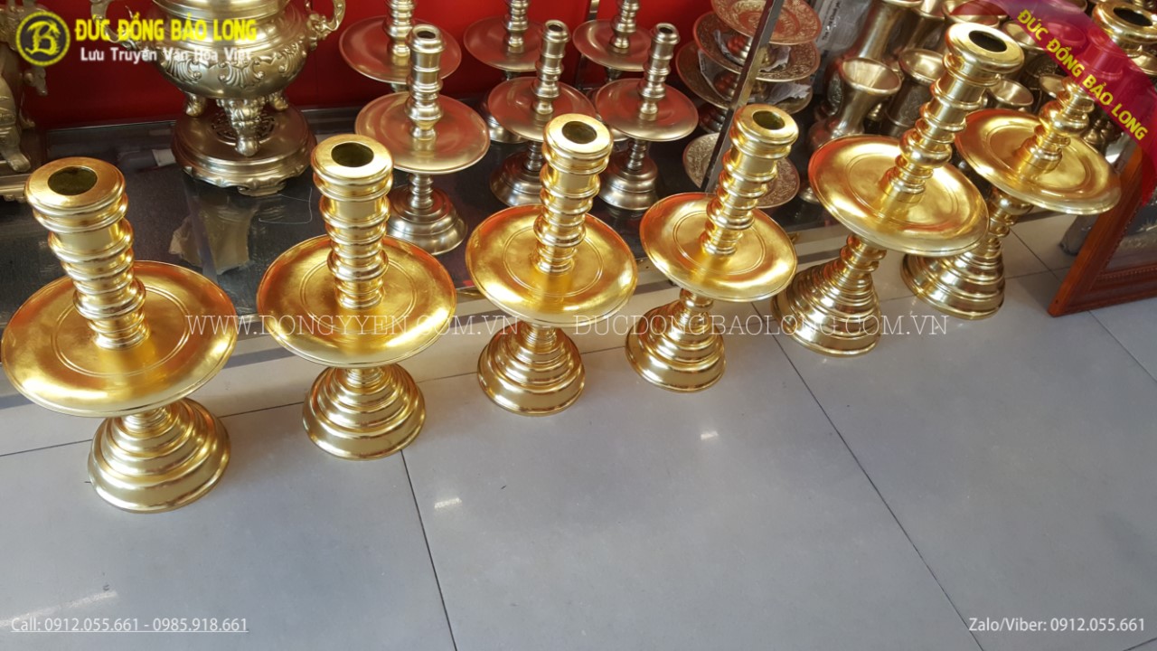 chân nến dát vàng