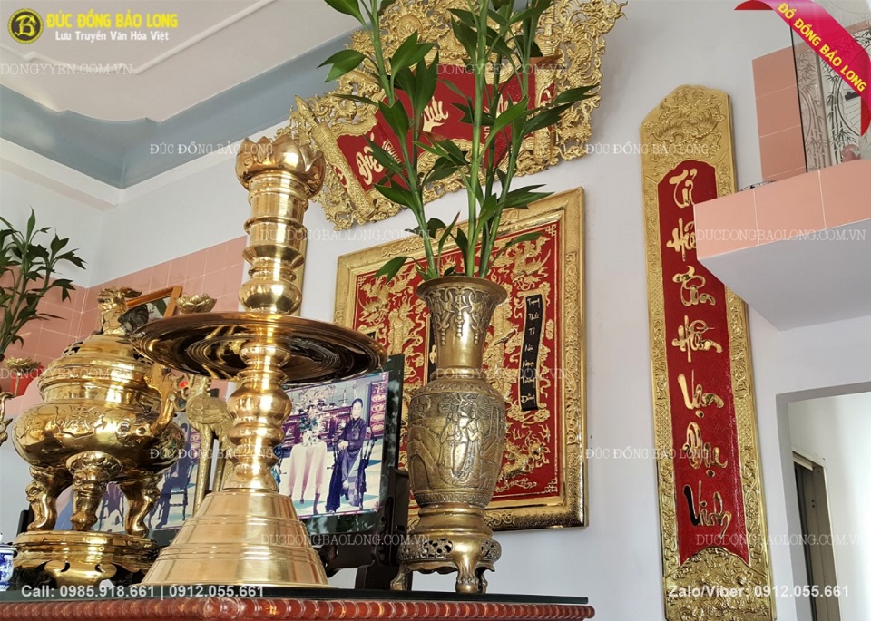 cuốn thư câu đối bằng đồng