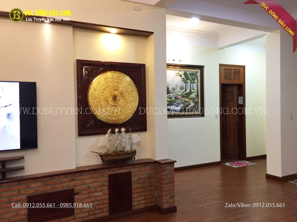 tranh mặt trống đồng mạ vàng