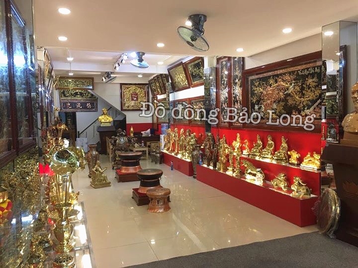 Rát nhiều các bức tranh mạ vàng cao cấp tại cơ sở Sài Gòn