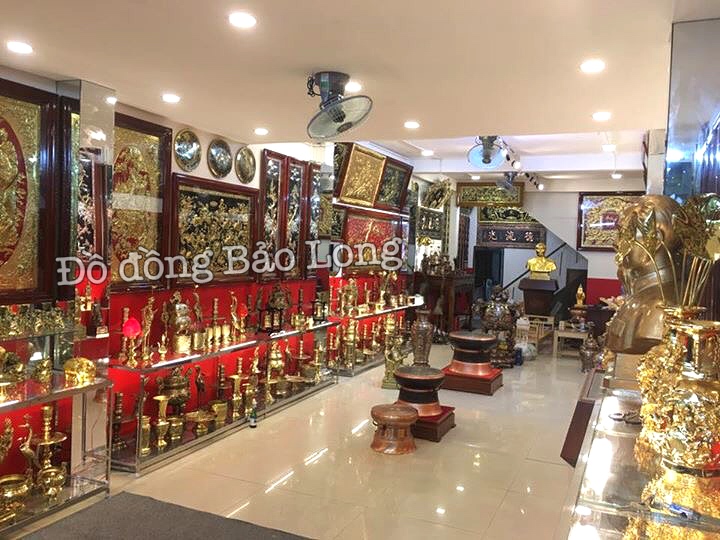 Bên trong cửa hàng đồ đồng Bảo Long cơ sở tại TP Hồ Chí Minh