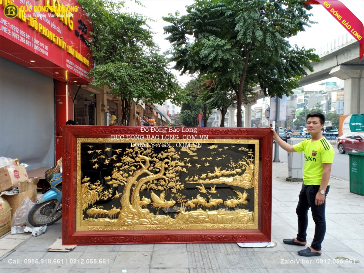 tranh tùng hạc bằng đồng mạ vàng
