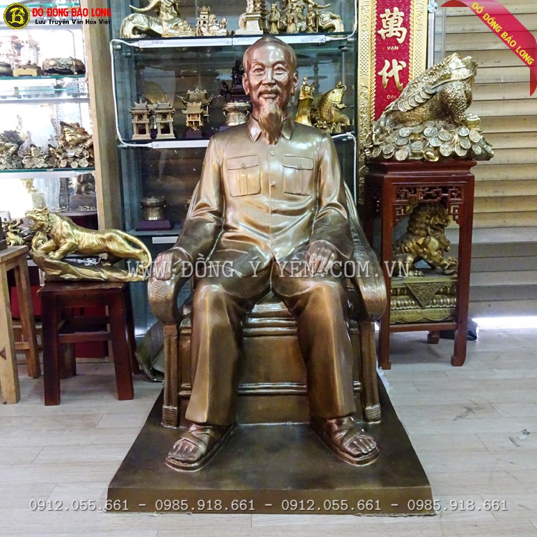 Tượng Bác Hồ Ngồi Ghế Mây bằng đồng đỏ 1m07