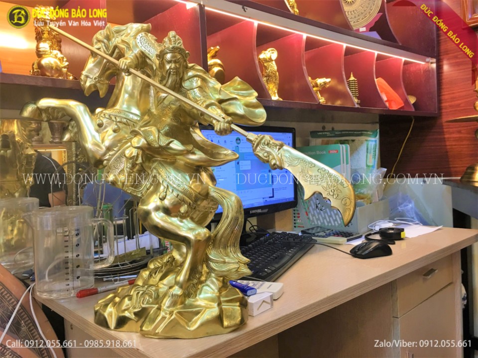 tượng đồng quan công cưỡi ngựa