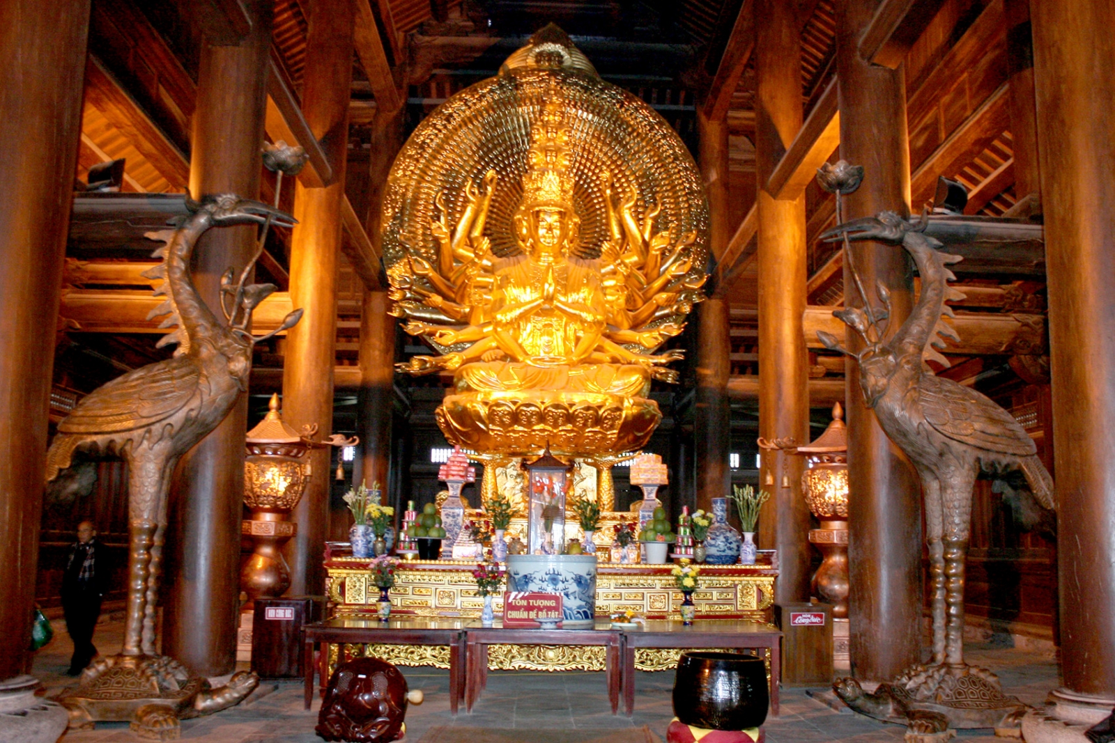 Nhận biết chư vị Phật, Bồ Tát qua hình dáng tượng thờ đơn giản