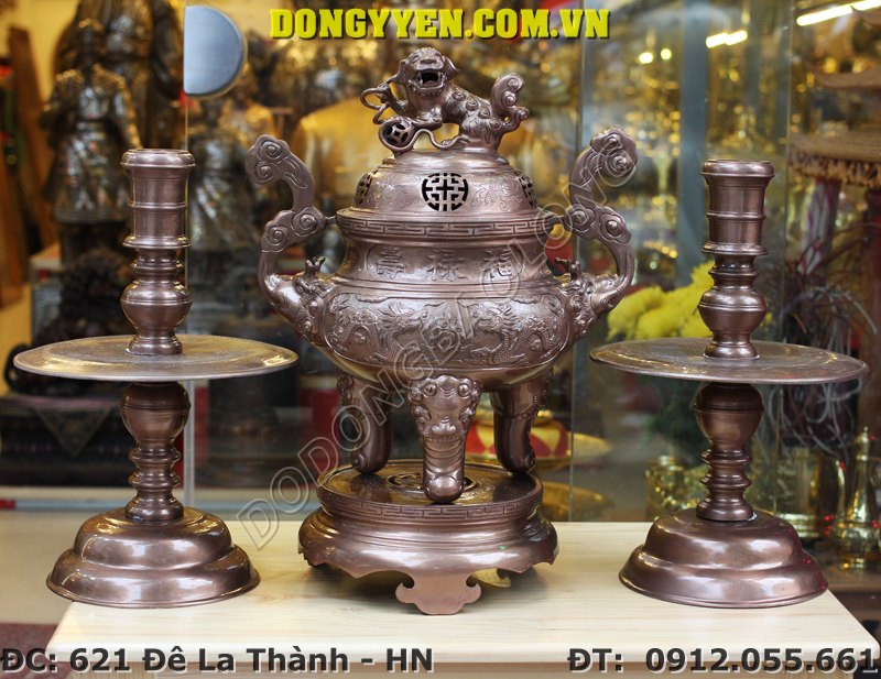 Bộ tam sự đồng đỏ chạm thủ công