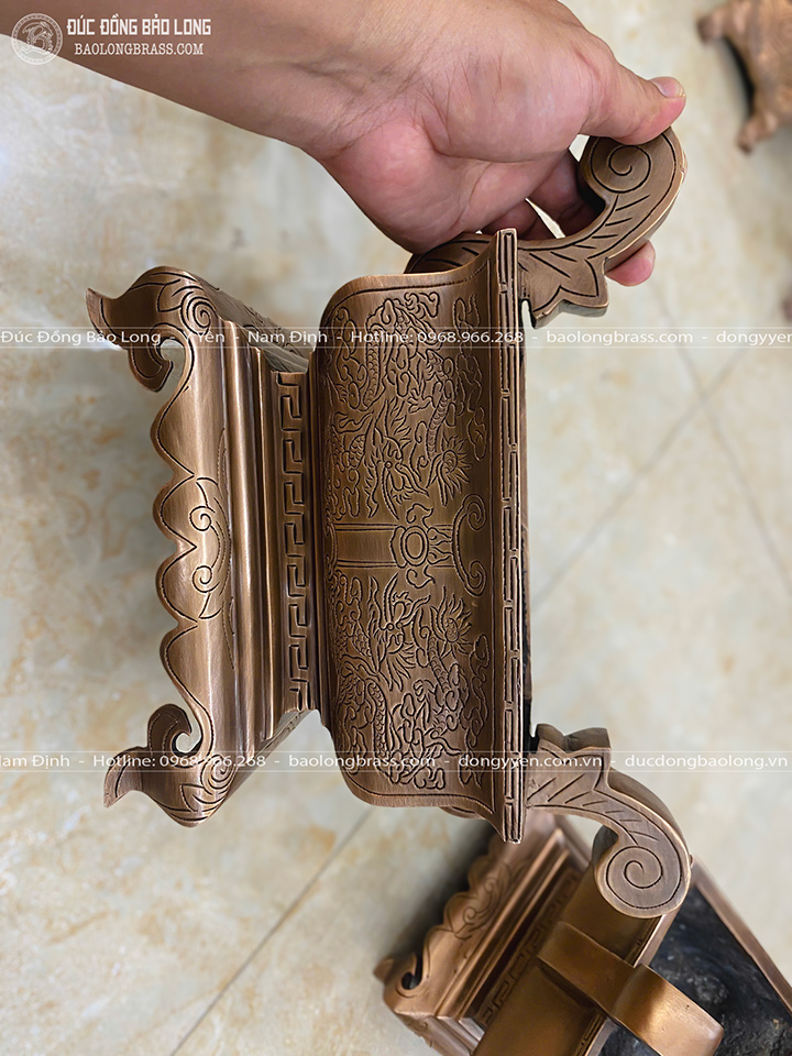 Bát Hương Đồng Hình Chữ Nhật Bằng Đồng Đỏ Màu Trầm Cổ Cỡ 20cm, 25cm