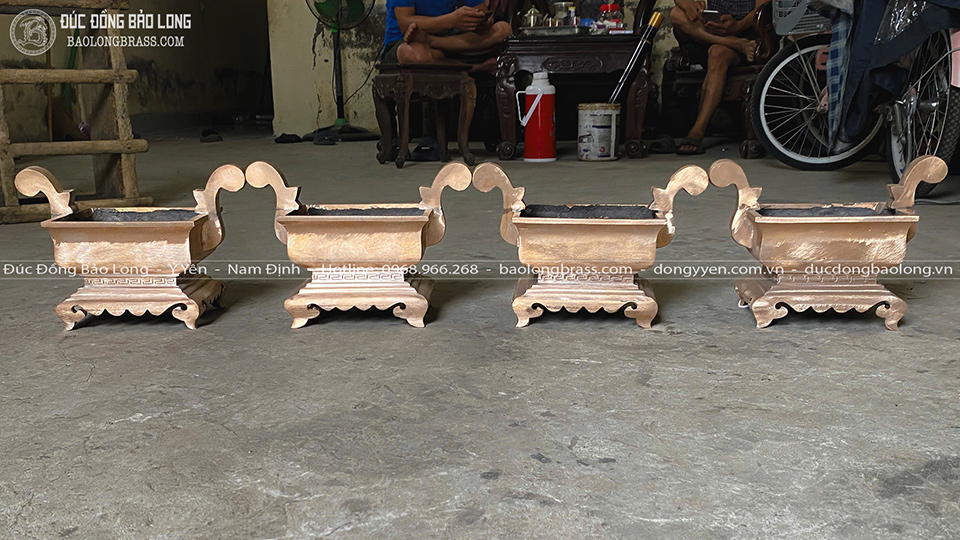 Bát Hương Đồng Hình Chữ Nhật Bằng Đồng Đỏ Màu Trầm Cổ Cỡ 20cm, 25cm