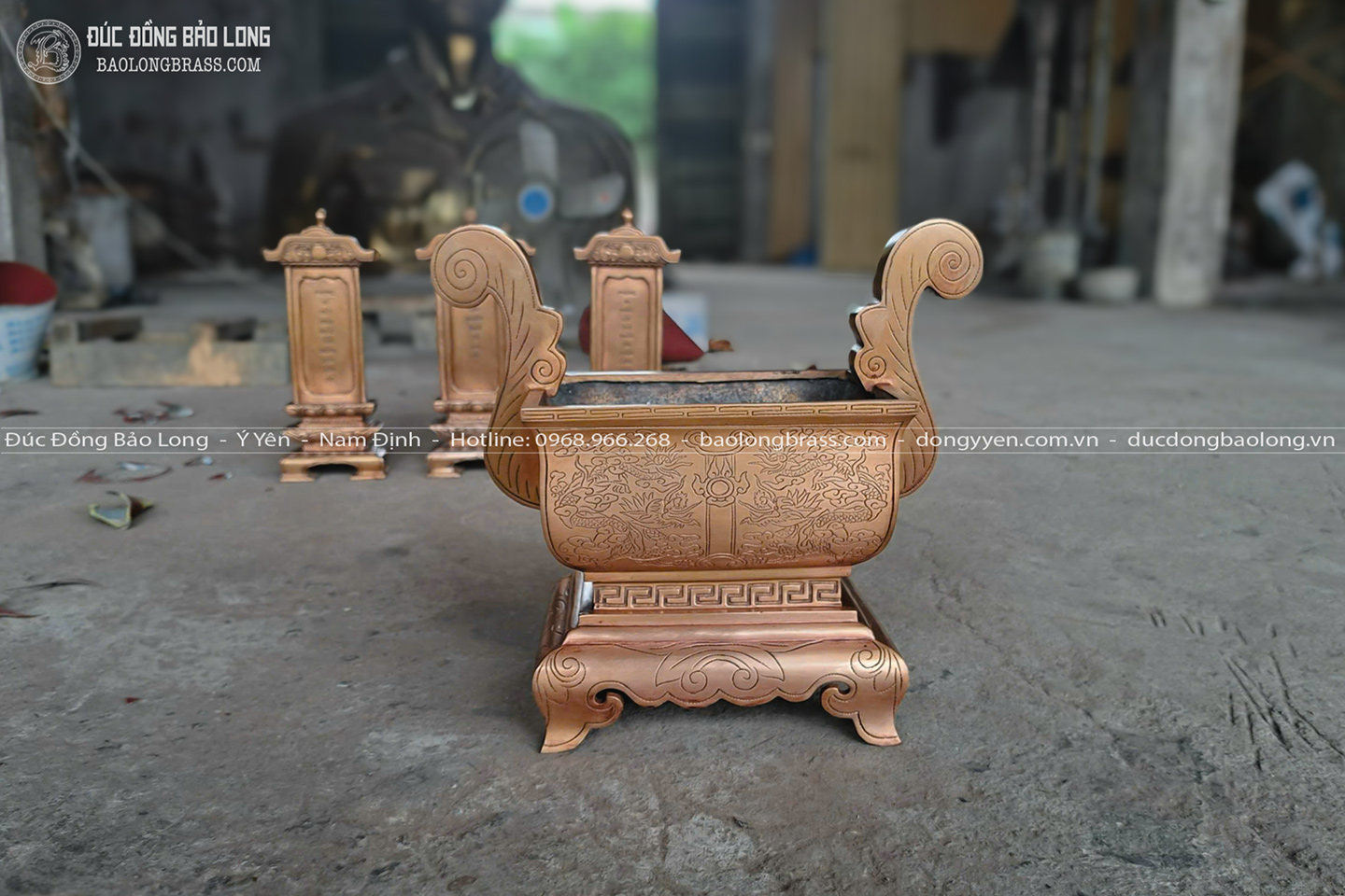 Bát Hương Đồng Hình Chữ Nhật Bằng Đồng Đỏ Màu Trầm Cổ Cỡ 20cm, 25cm