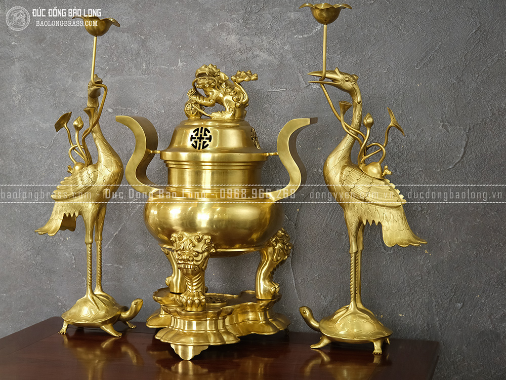 Đỉnh Thất Lân Vờn Cầu bằng đồng vàng cao 40cm màu trầm cổ