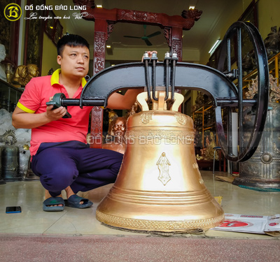 Chuông đồng nhà thờ Công giáo 66cm cho khách Sài Gòn