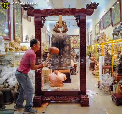 Đúc Chuông đồng 250kg và giá treo gỗ Lim cho chùa ở Trà Vinh
