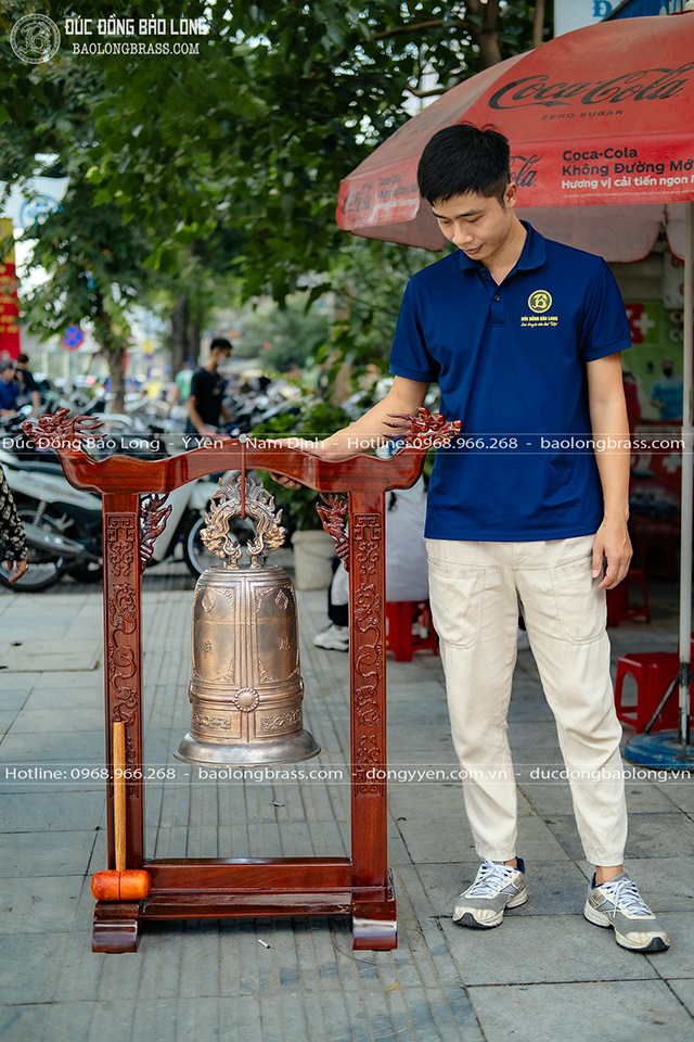 chuông đồng 22kg giá treo gỗ lim cho điện thờ, miếu, nhà thờ tổ
