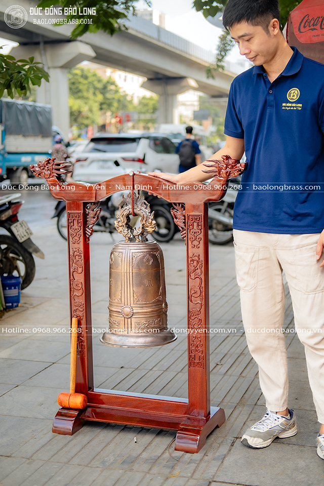 chuông đồng 22kg giá treo gỗ lim cho điện thờ, miếu, nhà thờ tổ