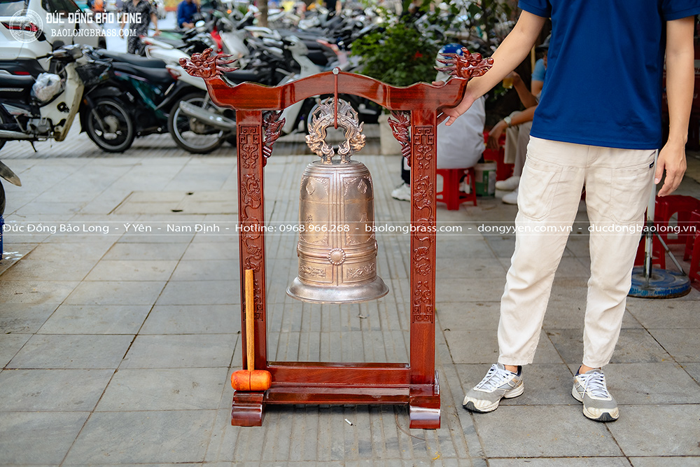 Chuông Đồng 22Kg Giá Treo Gỗ Lim Cho Điện Thờ, Miếu, Nhà Thờ Tổ