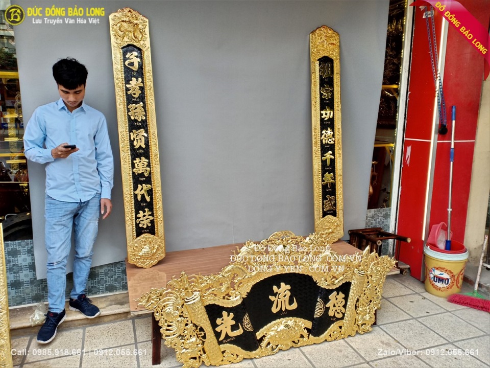 cuốn thư câu đối bằng đồng