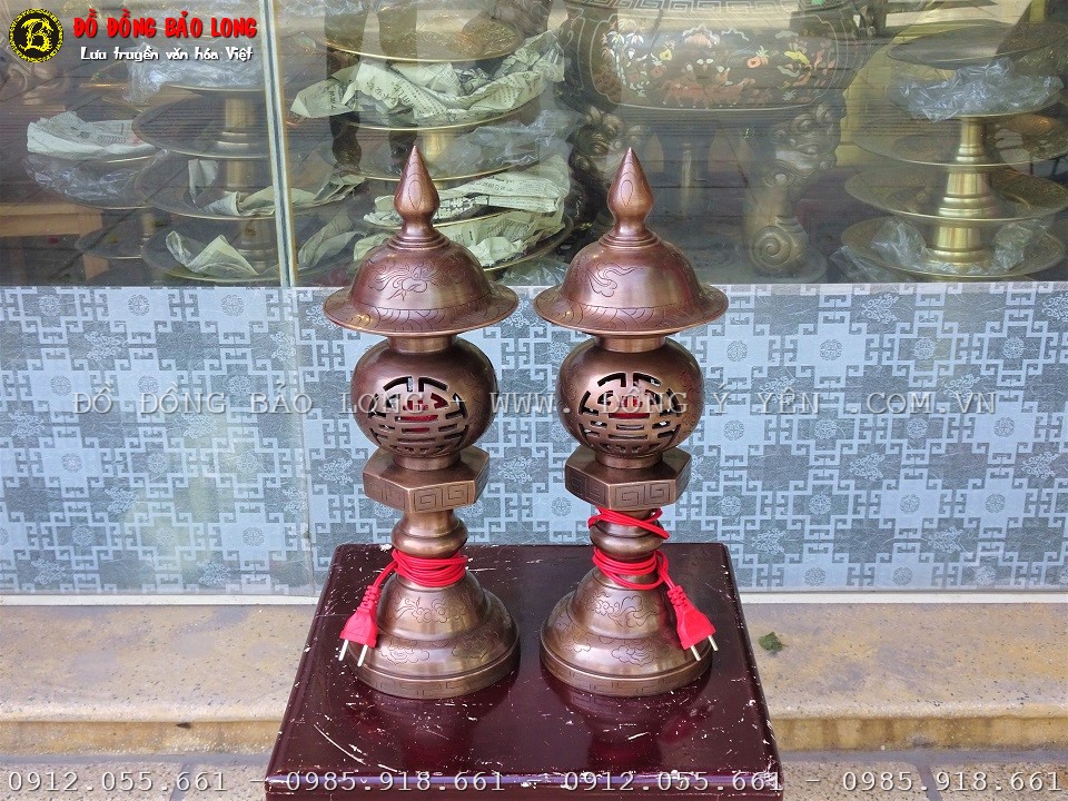 đèn thờ bằng đồng đỏ ám hoa văn 42cm