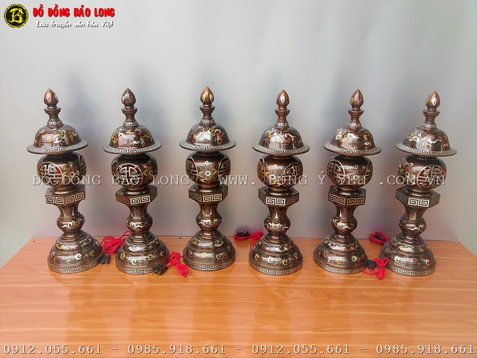 đôi đèn thờ bằng đồng