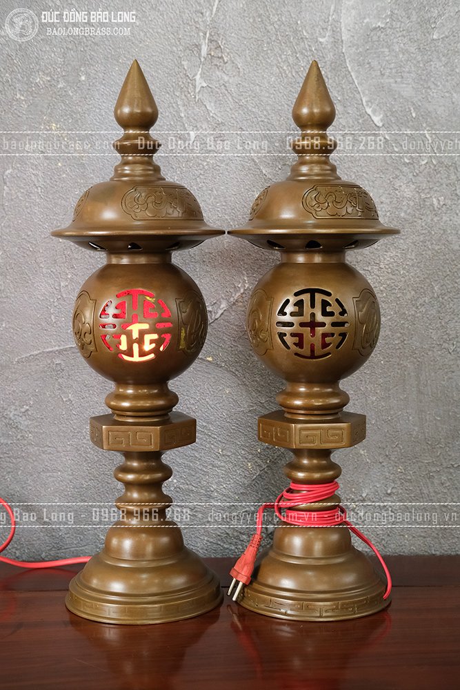 Đôi Đèn Thờ Bằng Đồng Vàng Màu Trầm Cổ Cao 50Cm