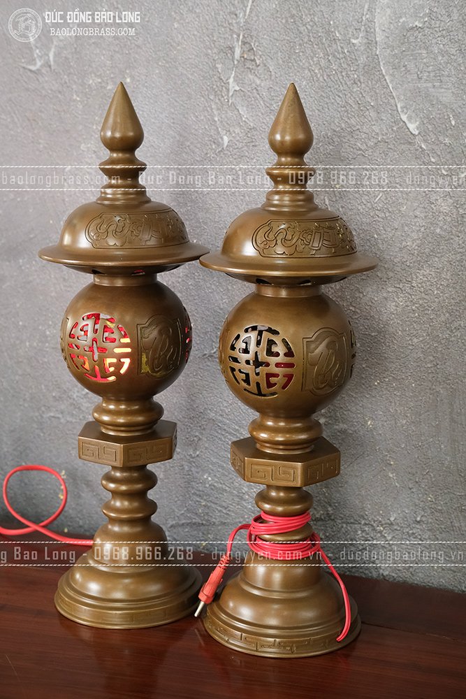 Đôi Đèn Thờ Bằng Đồng Vàng Màu Trầm Cổ Cao 50Cm