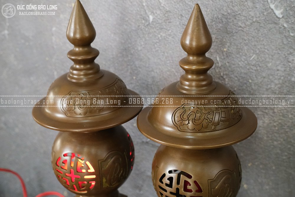 Đôi Đèn Thờ Bằng Đồng Vàng Màu Trầm Cổ Cao 50Cm