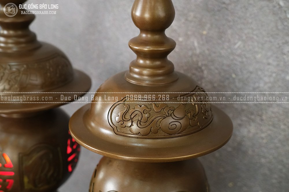 Đôi Đèn Thờ Bằng Đồng Vàng Màu Trầm Cổ Cao 50Cm