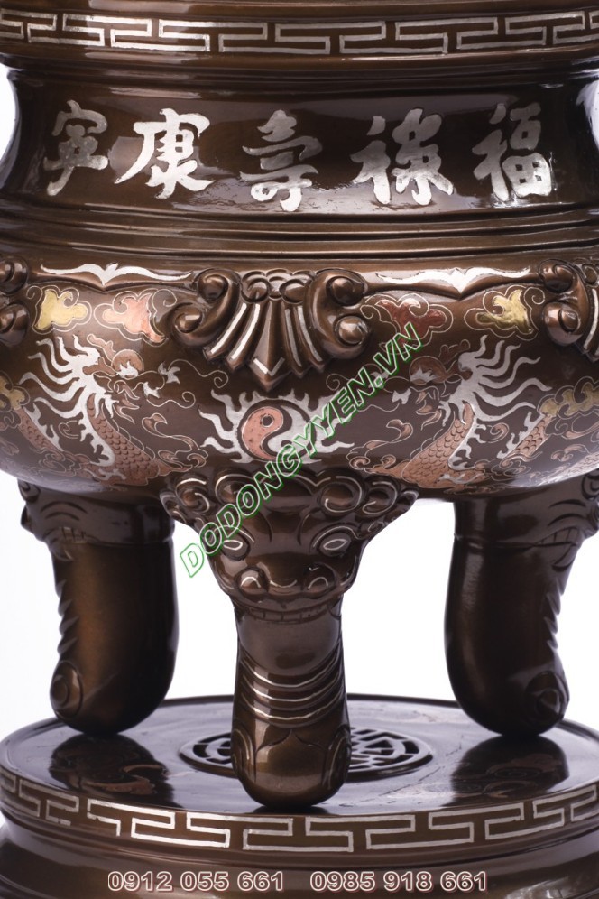 chân đế đỉnh khảm tam khí