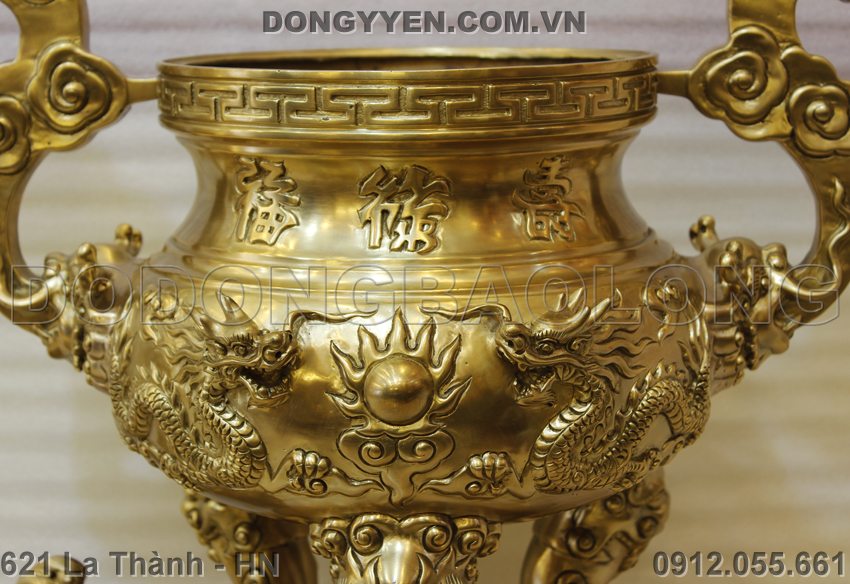 mặt trước của đỉnh