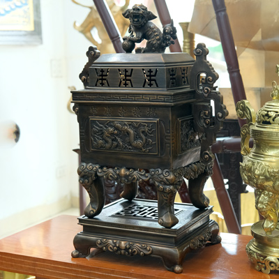 Đỉnh Thờ Vuông Bằng Đồng Đỏ Đục Nổi Tứ Linh Cao 70cm 