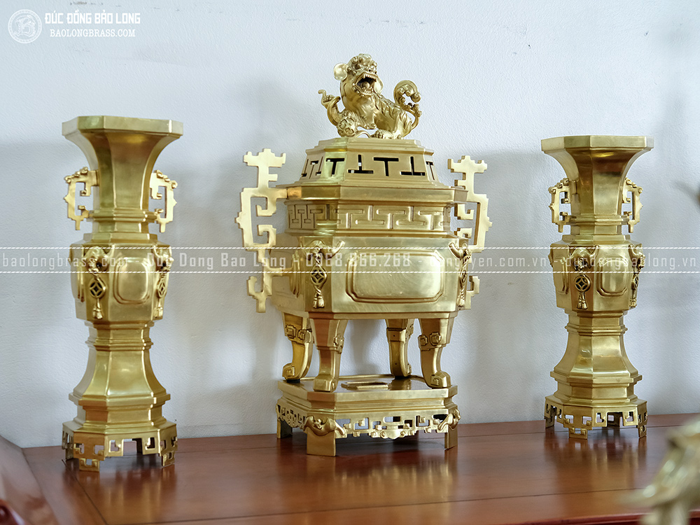 Đỉnh Thất Lân Vờn Cầu bằng đồng cao 40cm màu trầm cổ
