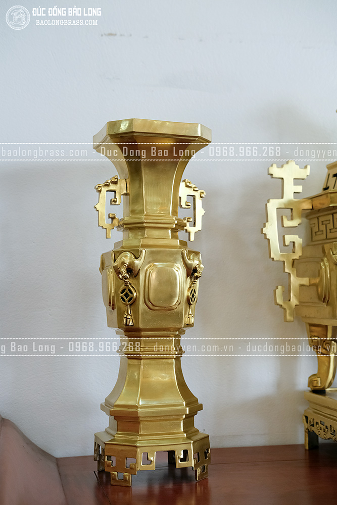 Đỉnh Thất Lân Vờn Cầu bằng đồng vàng cao 40cm màu trầm cổ