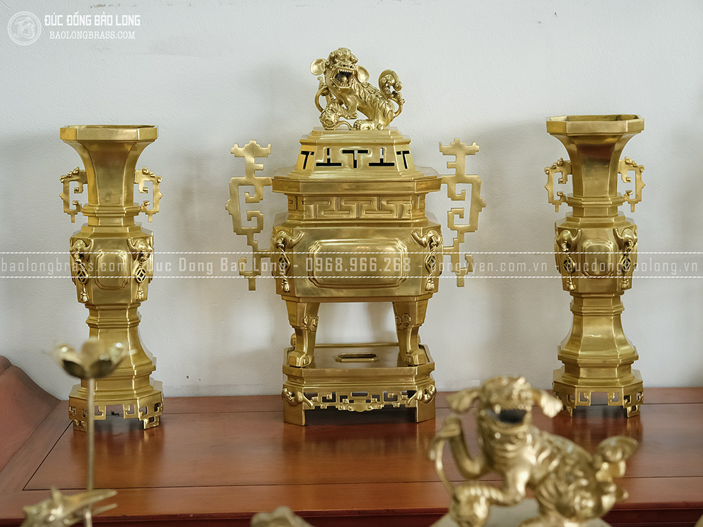 Đỉnh Thất Lân Vờn Cầu bằng đồng cao 40cm màu trầm cổ