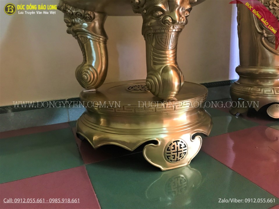 chân đế đỉnh đồng
