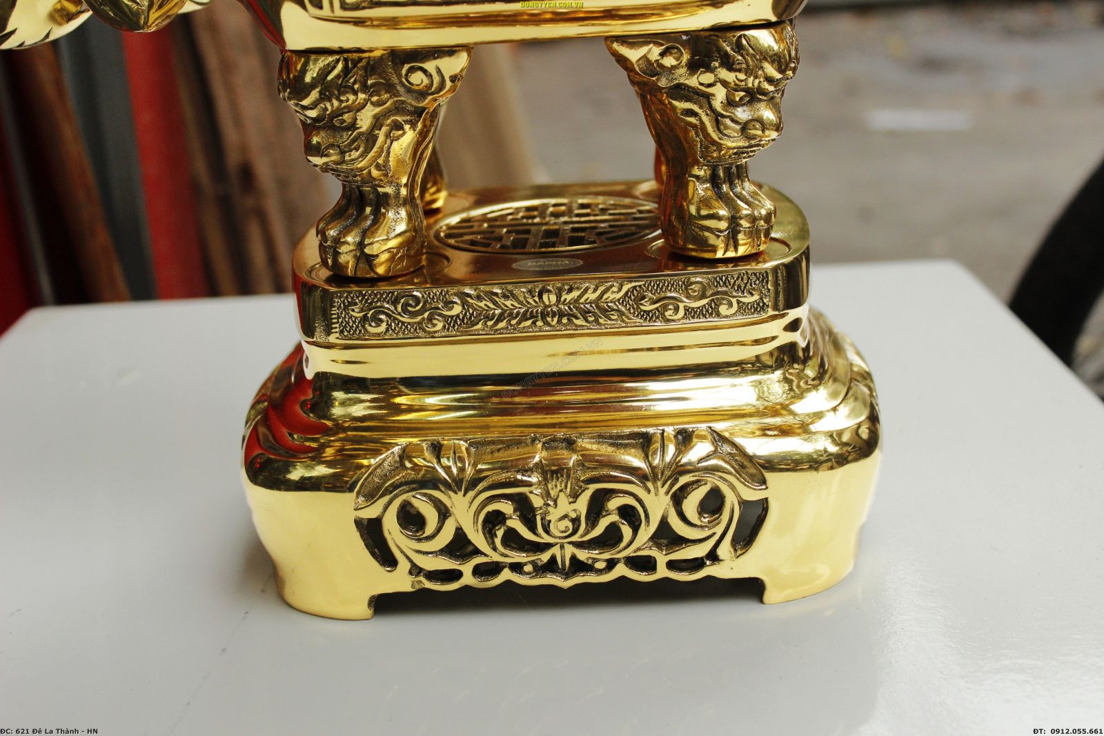 Chân đế đỉnh đồng vuông trái đào