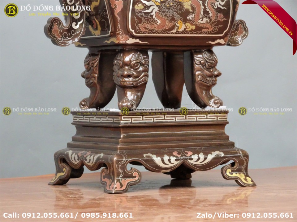 đỉnh vuông bằng đồng