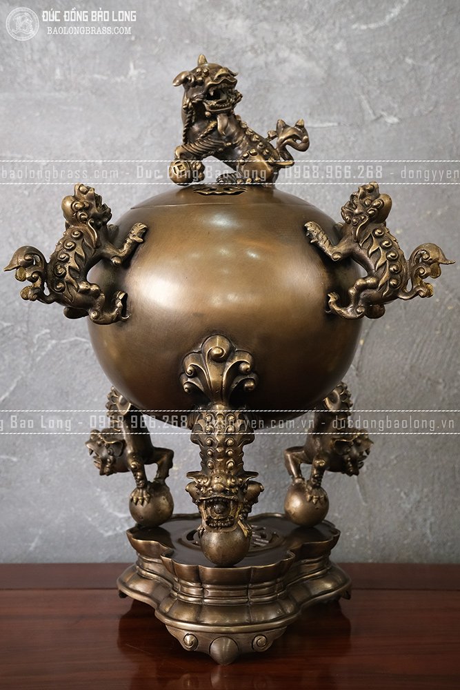 Đỉnh Thất Lân Vờn Cầu bằng đồng vàng cao 40cm màu trầm cổ