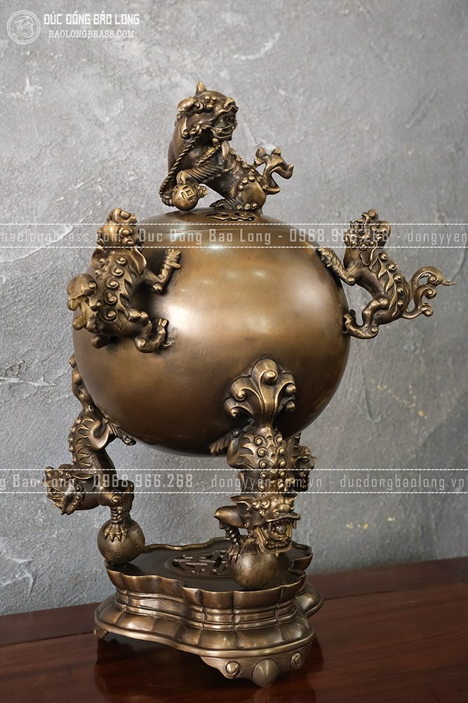 Đỉnh Thất Lân Vờn Cầu bằng đồng vàng cao 40cm màu trầm cổ