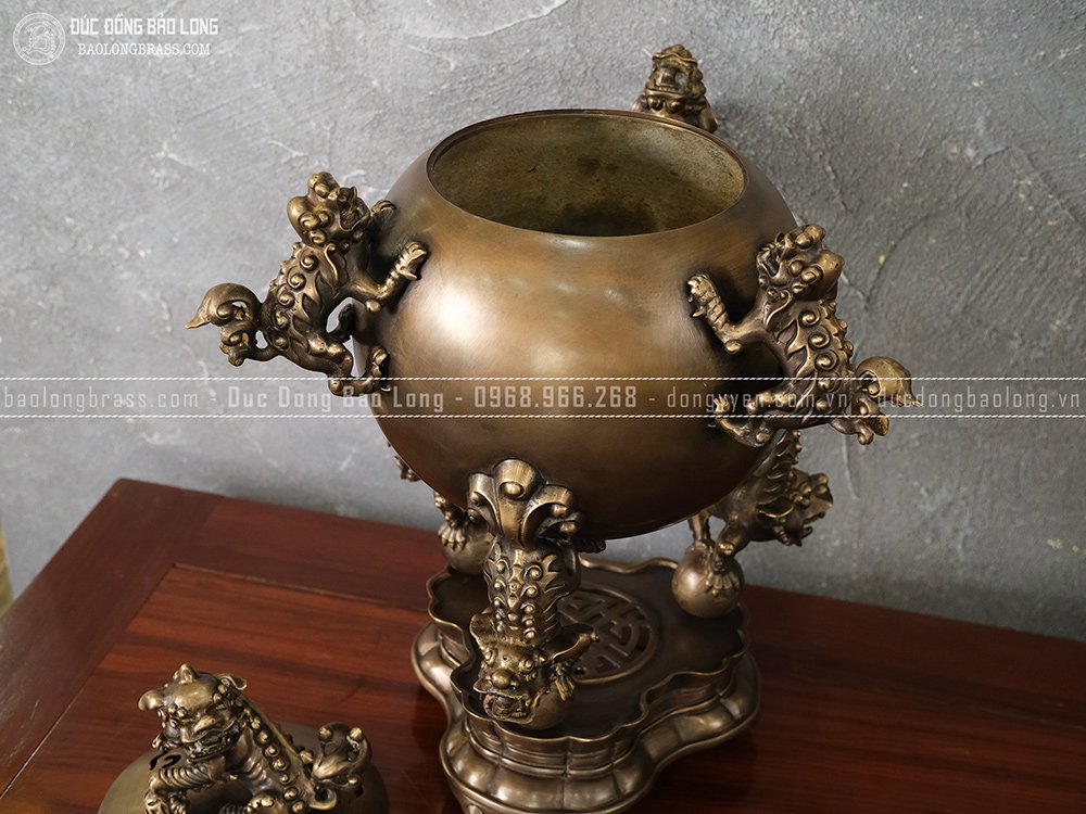 Đỉnh Thất Lân Vờn Cầu bằng đồng cao 40cm màu trầm cổ