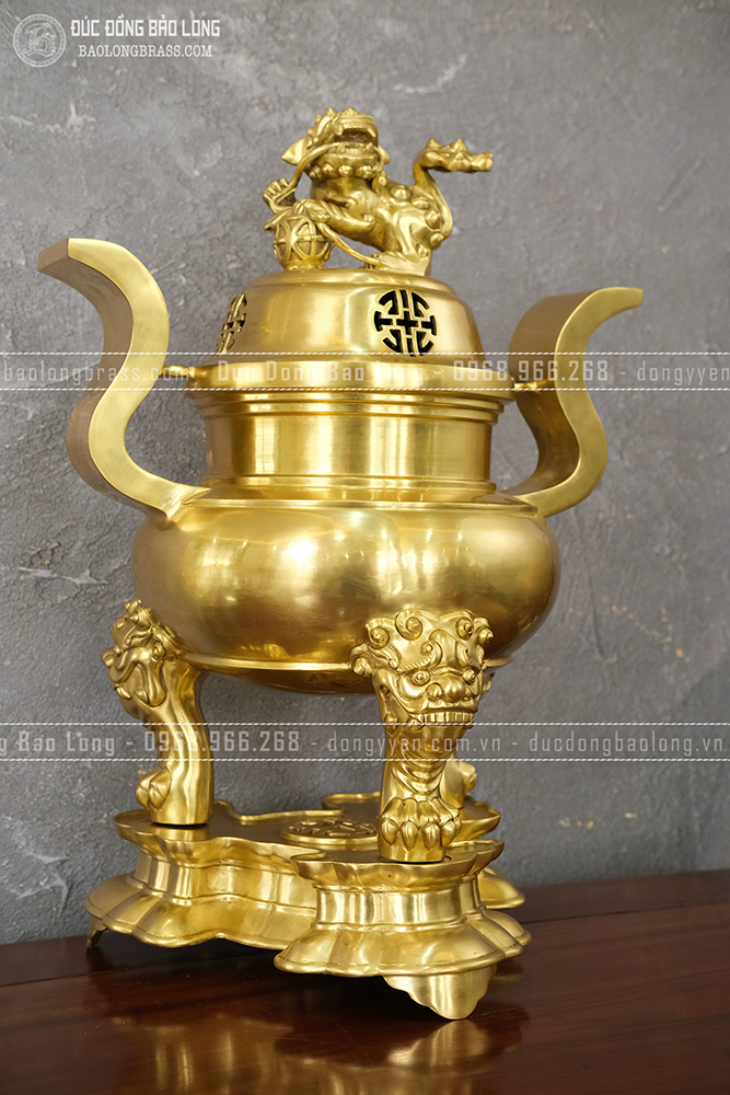Đỉnh Thất Lân Vờn Cầu bằng đồng vàng cao 40cm màu trầm cổ