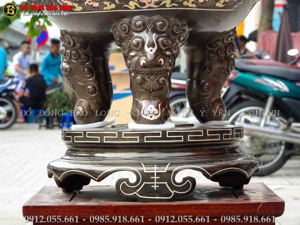 chân đế đỉnh đồng