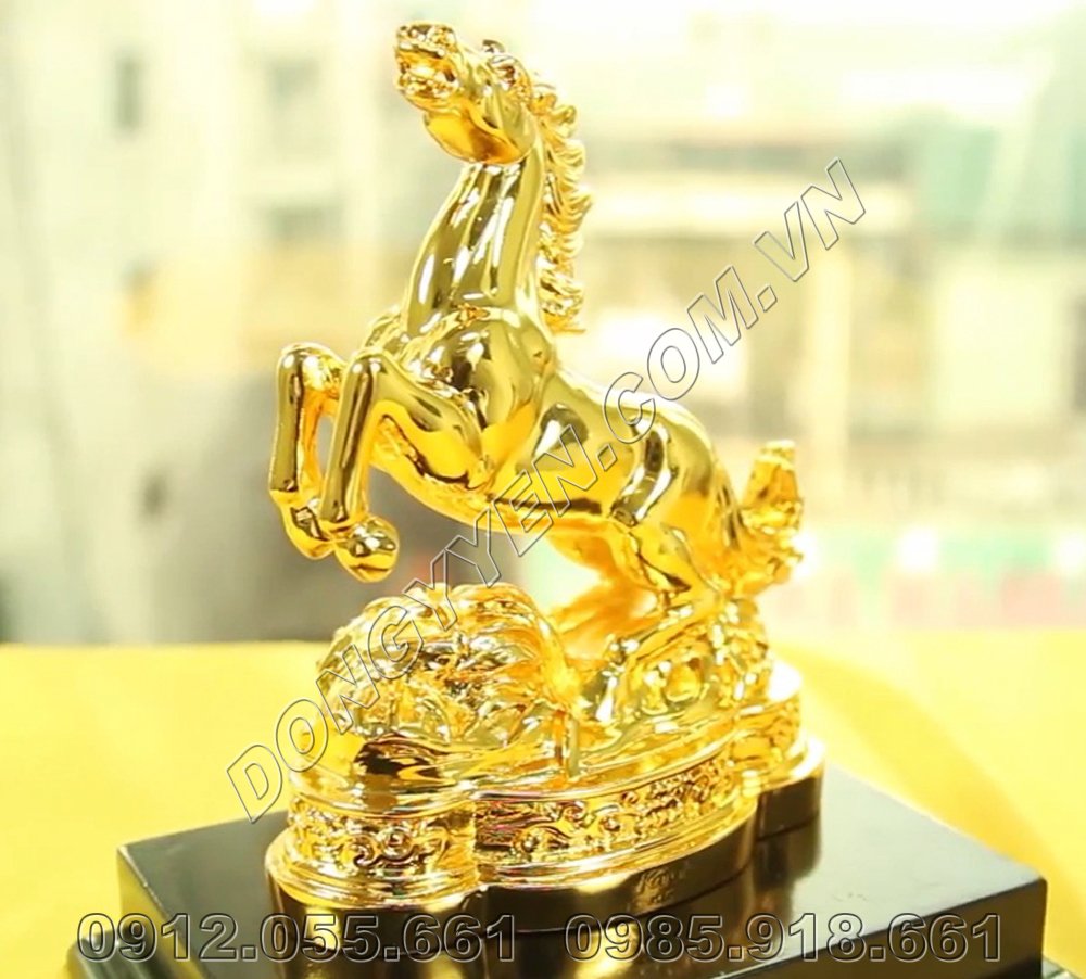 ngựa phong thủy bằng đồng mạ vàng 24K