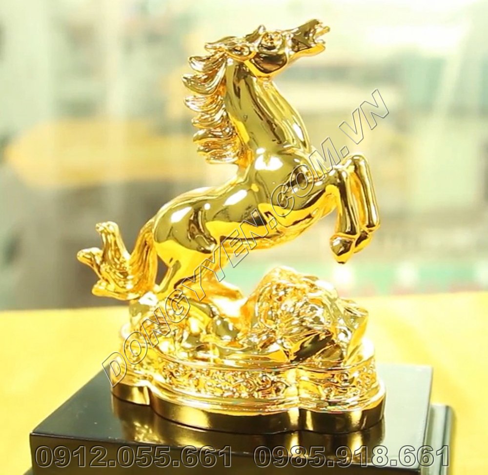 Ngựa Phong Thủy - Linh Vật Tuổi Ngọ Bằng Đồng Mạ Vàng 24K