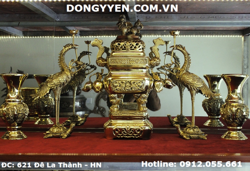 Bộ Đồ Thờ Đỉnh Vuông Trái Đào Số 4 Bằng Đồng Vàng Dapha