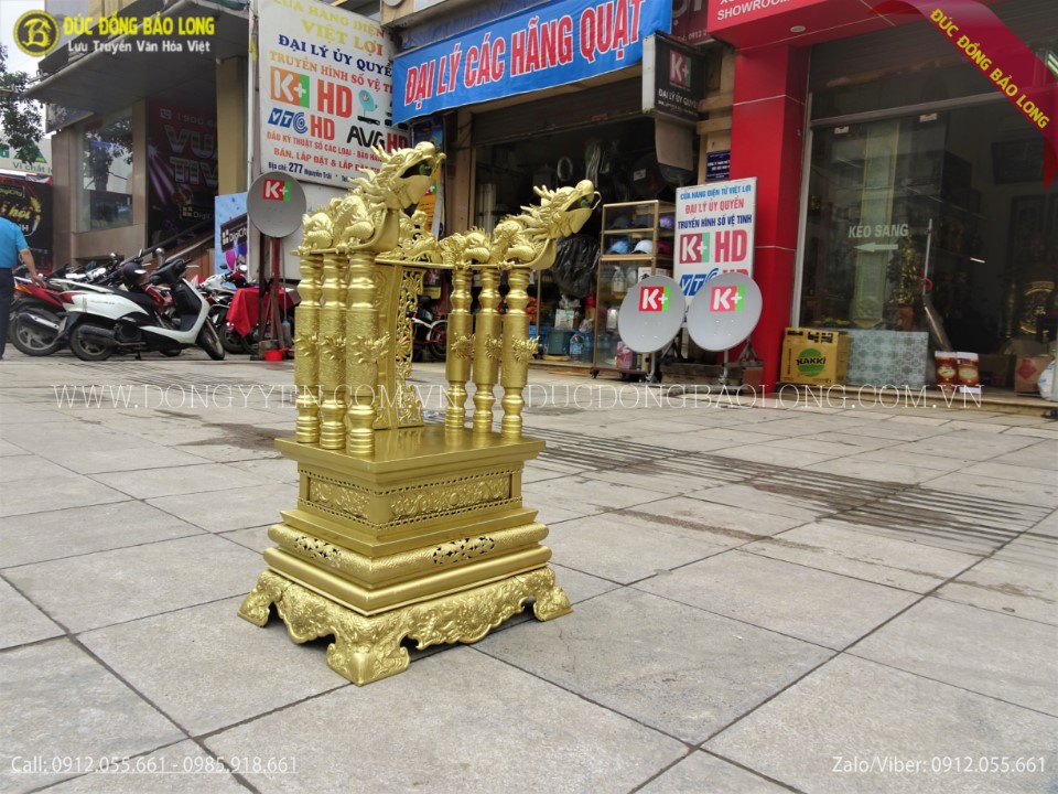 ngai thờ bằng đồng