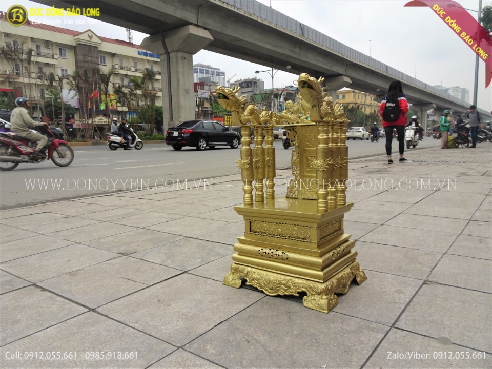 ngai thờ bằng đồng