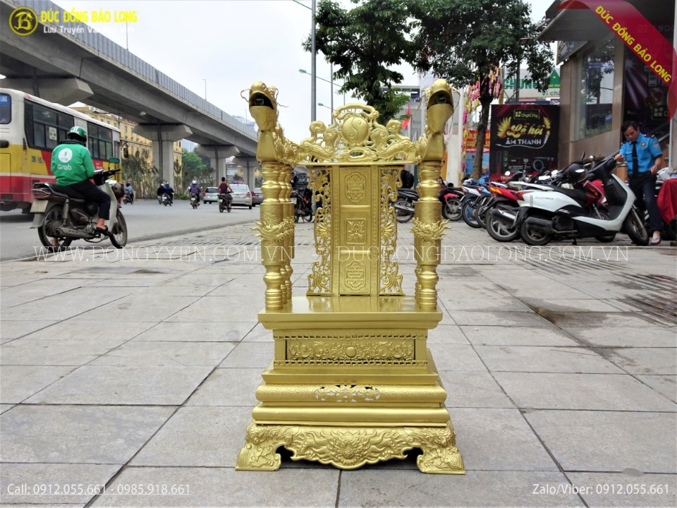 ngai thờ bằng đồng