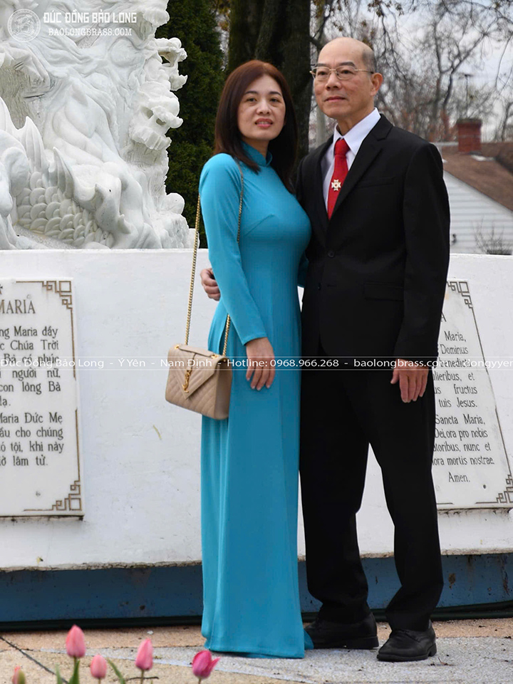 Tượng Chân Dung Đứng Toàn Thân Tỉ Lệ 1:1 Cao 1m85 Bằng Đồng Đỏ Cho Cô Chú Tại Tp. HCM