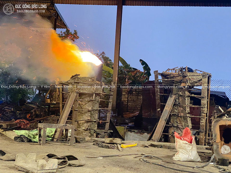 Tượng Chân Dung Đứng Toàn Thân Tỉ Lệ 1:1 Cao 1m85 Bằng Đồng Đỏ Cho Cô Chú Tại Tp. HCM